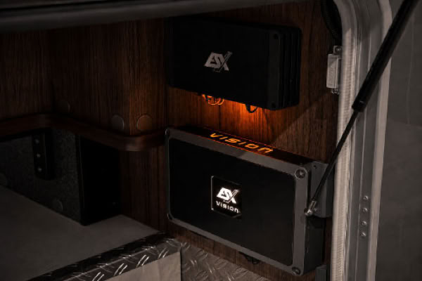 Hochwertiger Verstärker für mehr Leistung, Kontrolle und Dynamik im Soundsystem eines Wohnmobils.