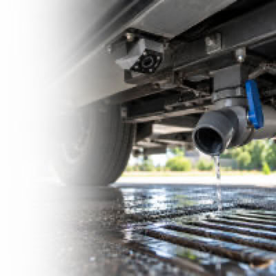 Grauwasserkamera zur einfachen Positionierung des Wohnmobils über einer Entsorgungsstelle beim Ablassen des Grauwassers.